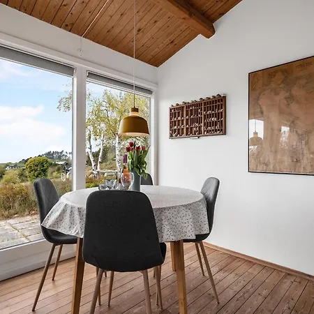 An Older, Renovated, And Truly Cozy Home, Holiday home *